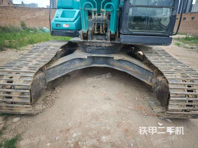 单侧履带整体(整机外观) 单侧履带整体(整机外观)