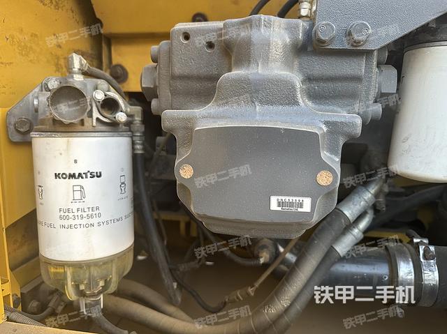 液压泵舱室正面整体(整机外观) 液压泵舱室正面整体(整机外观)