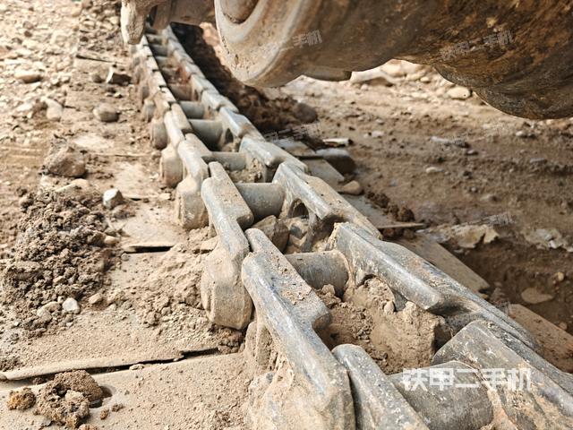 右驅(qū)動輪（行走機構(gòu)）