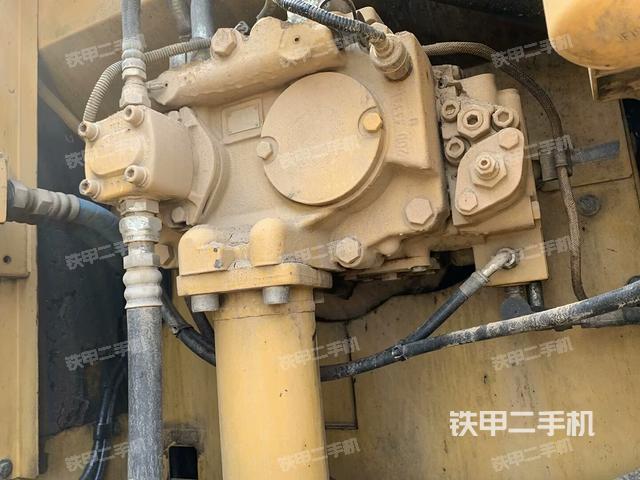 液压泵舱室正面整体(整机外观) 液压泵舱室正面整体(整机外观)