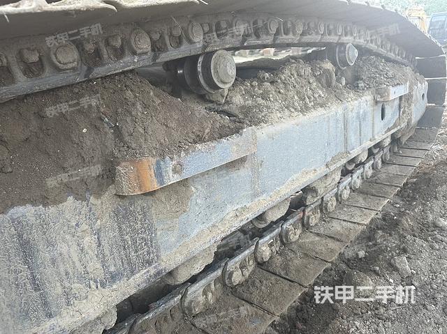 单侧履带整体(整机外观) 单侧履带整体(整机外观)