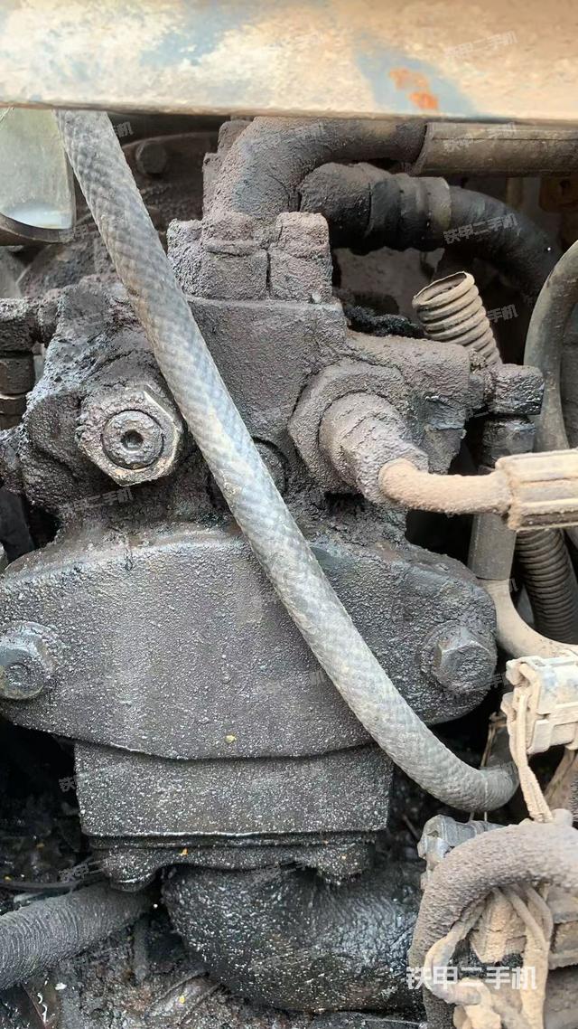 液壓泵艙室正面整體(整機(jī)外觀) 液壓泵艙室正面整體(整機(jī)外觀)
