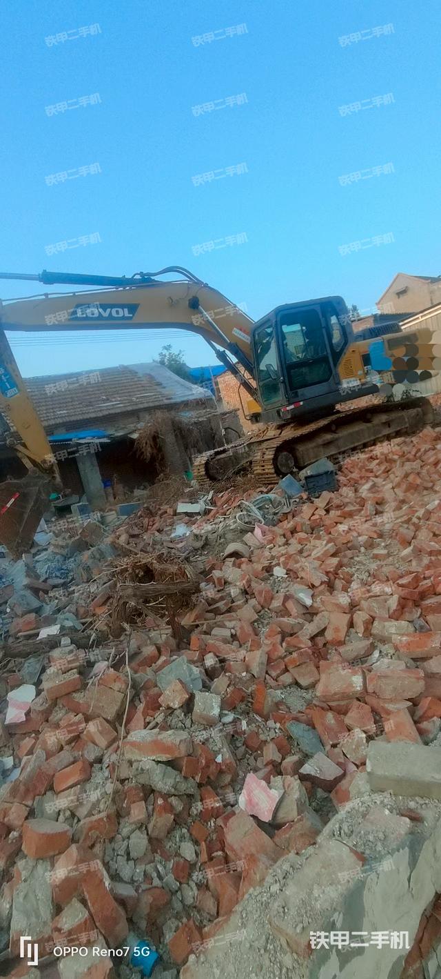 雷沃重工FR220E2挖掘機(jī)