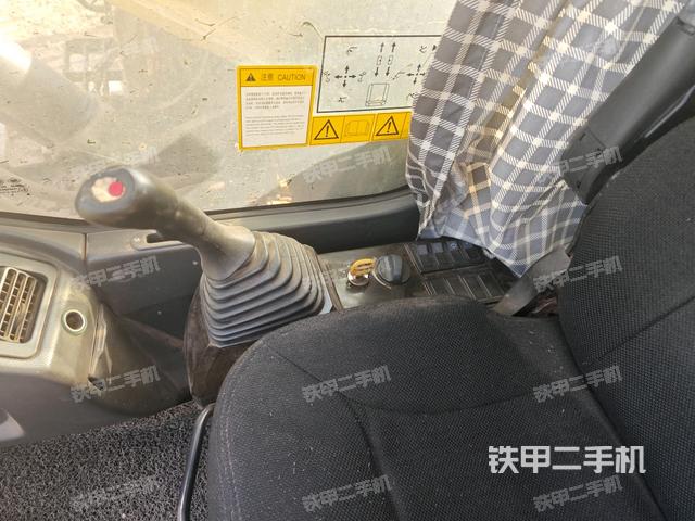 座椅右側(cè)控制臺(tái)/鑰匙門/油門/含右手柄(駕駛室部分) 座椅右側(cè)控制臺(tái)/鑰匙門/油門/含右手柄(駕駛室部分)