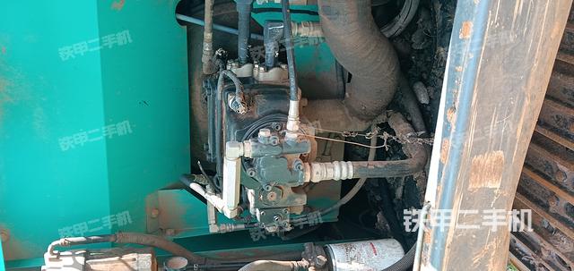 液壓泵艙室正面整體(整機(jī)外觀) 液壓泵艙室正面整體(整機(jī)外觀)