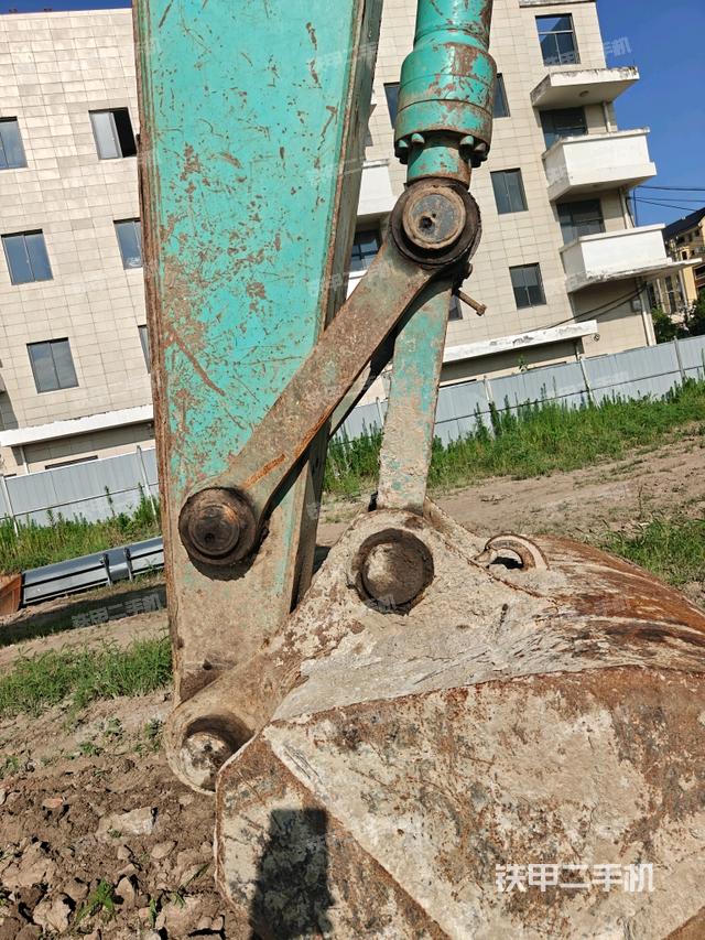 小臂整体左后(工作和回转装置) 小臂整体左后(工作和回转装置)