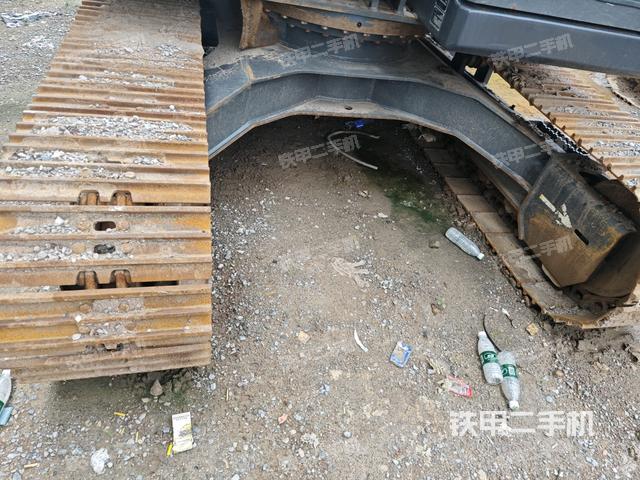 轉(zhuǎn)盤和下車架正前(工作和回轉(zhuǎn)裝置) 轉(zhuǎn)盤和下車架正前(工作和回轉(zhuǎn)裝置)