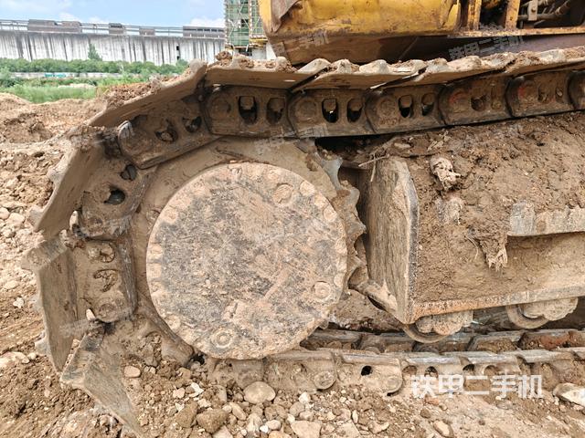 左驅(qū)動輪（行走機構(gòu)）