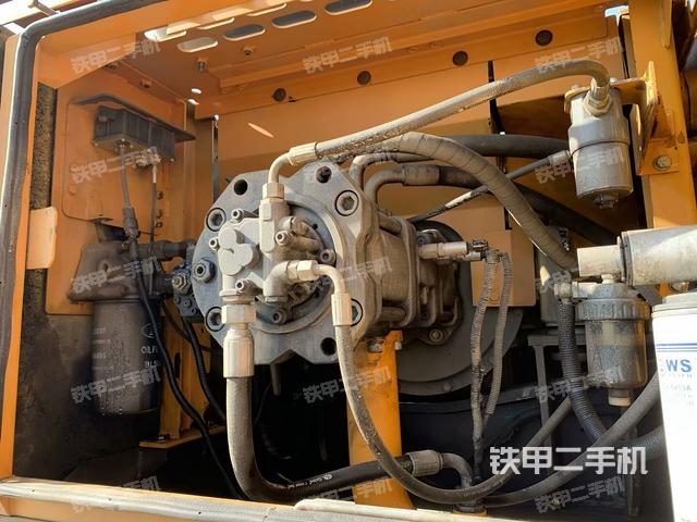 液壓泵艙室正面整體(整機(jī)外觀) 液壓泵艙室正面整體(整機(jī)外觀)