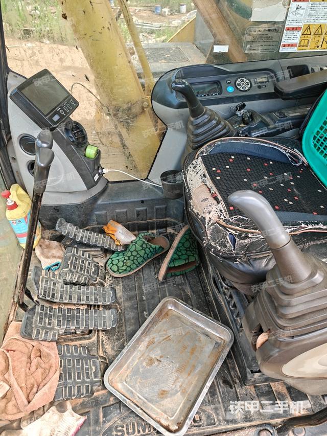 后窗玻璃角標（駕駛室部分）