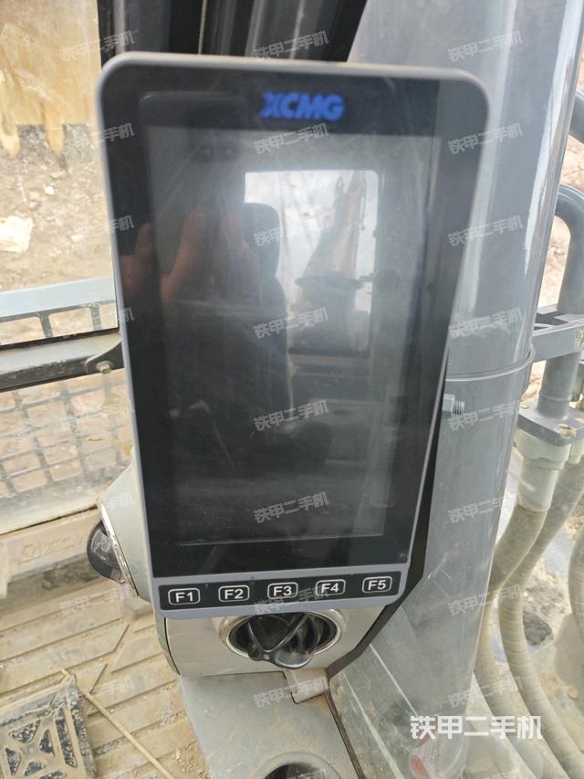 显示屏 (驾驶室部分) 显示屏 (驾驶室部分)