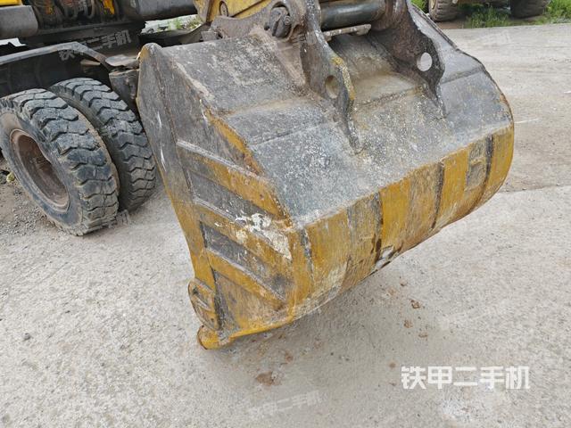 铲斗45度(工作和回转装置) 铲斗45度(工作和回转装置)