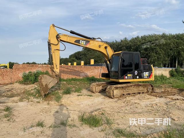 駕駛室頂部(整機(jī)外觀) 駕駛室頂部(整機(jī)外觀)