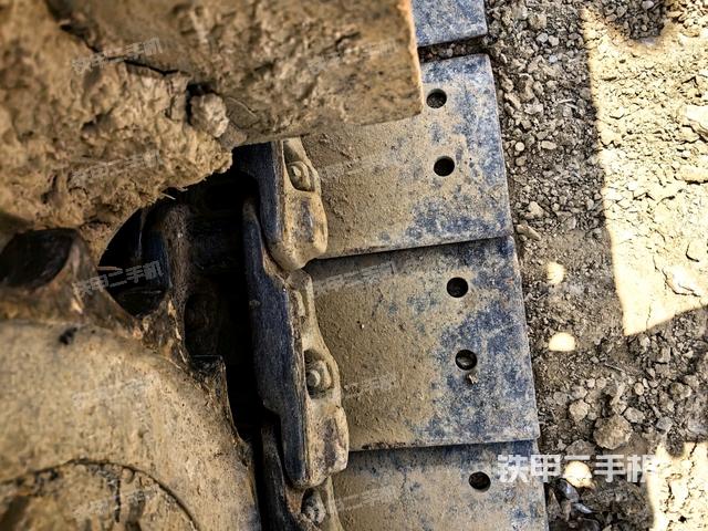 左驅(qū)動(dòng)輪（行走機(jī)構(gòu)）