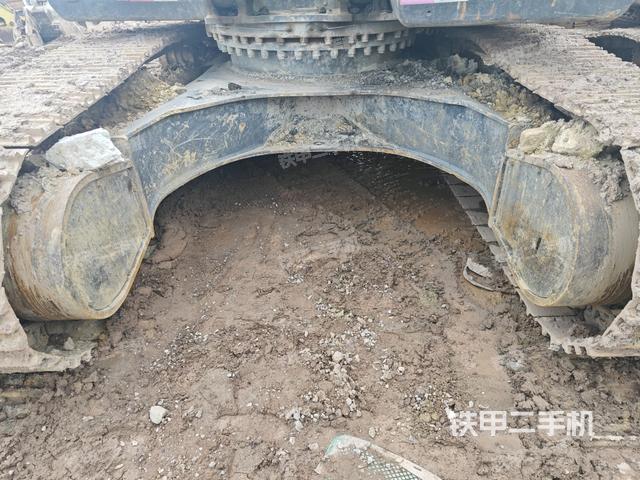 转盘和下车架正前(工作和回转装置) 转盘和下车架正前(工作和回转装置)