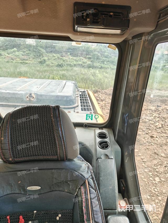 座椅右側(cè)控制臺/鑰匙門/油門/含右手柄（駕駛室部分）