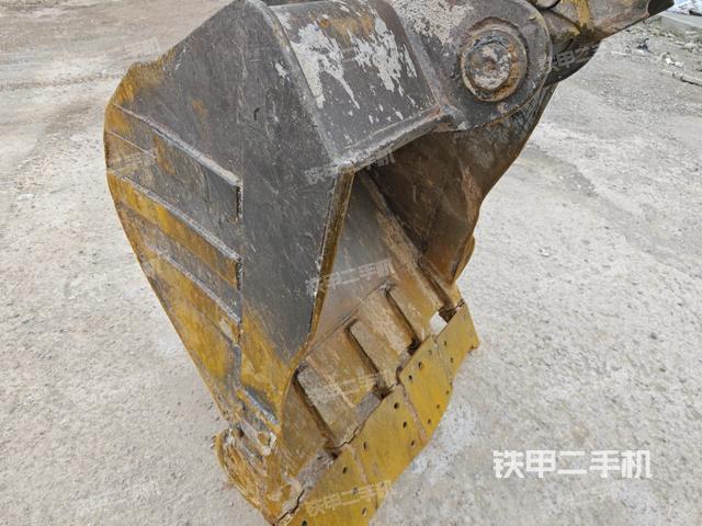 铲斗右后整体(工作和回转装置) 铲斗右后整体(工作和回转装置)