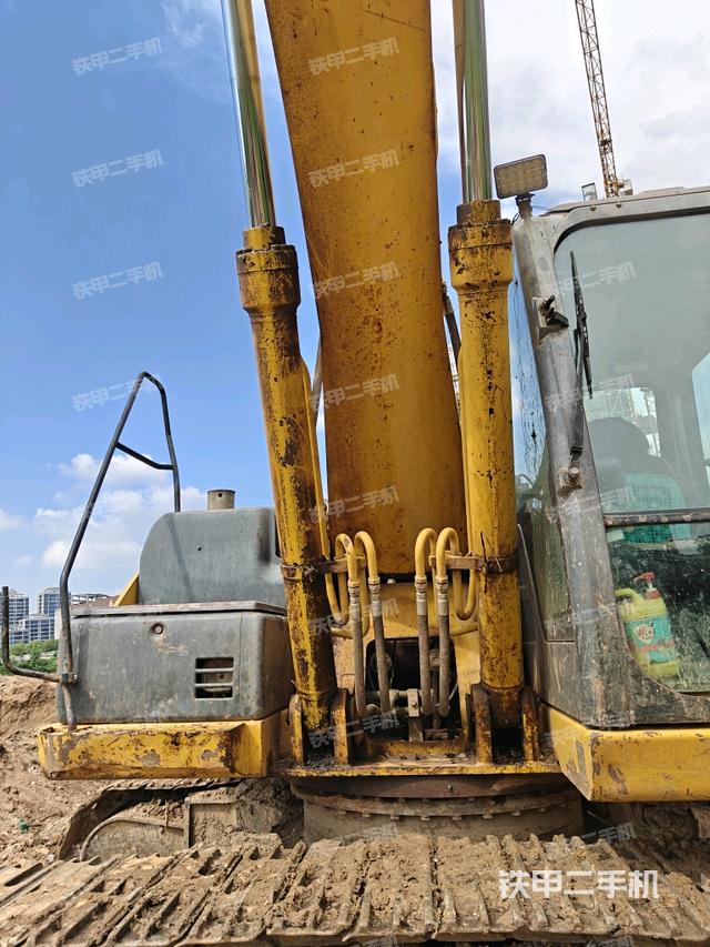 大臂油缸整體?豎拍（工作和回轉(zhuǎn)裝置）