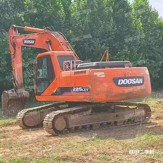 斗山DH225LC-7挖掘机实拍图片