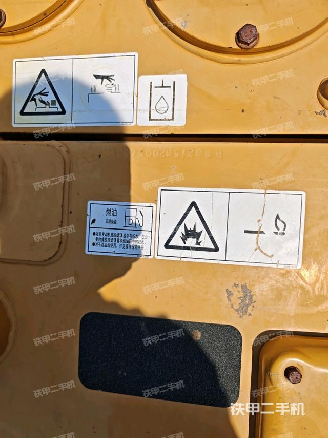 铲斗右后整体(工作和回转装置) 铲斗右后整体(工作和回转装置)