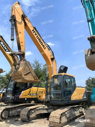 现代R215LVS挖掘机实拍图片