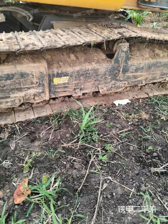单侧履带整体(整机外观) 单侧履带整体(整机外观)