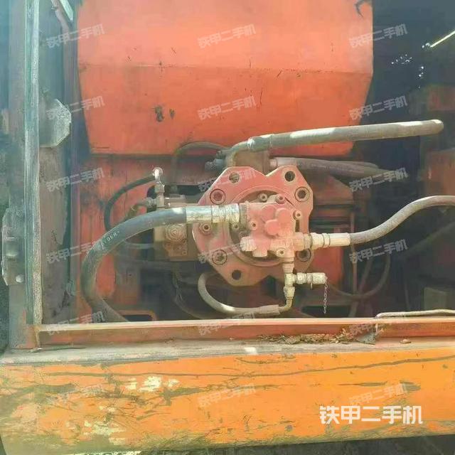液壓泵艙室正面整體(整機(jī)外觀) 液壓泵艙室正面整體(整機(jī)外觀)