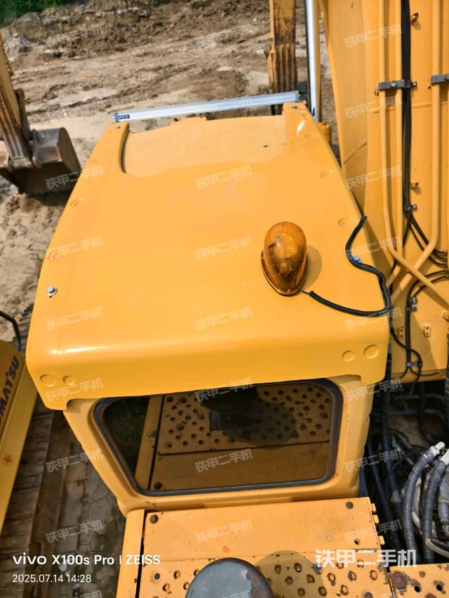 駕駛室頂部（整機外觀）