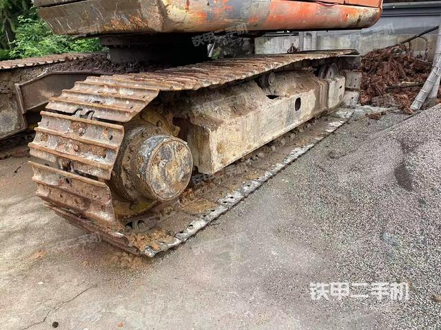 单侧履带整体(整机外观) 单侧履带整体(整机外观)
