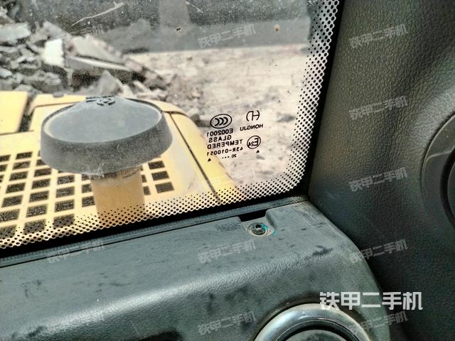 后窗玻璃角标(驾驶室部分) 后窗玻璃角标(驾驶室部分)