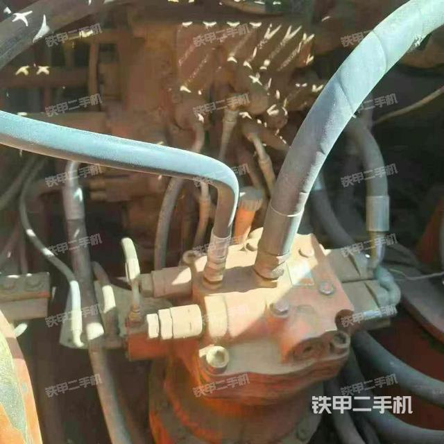 回轉(zhuǎn)馬達(dá)和主控閥(整機(jī)外觀) 回轉(zhuǎn)馬達(dá)和主控閥(整機(jī)外觀)