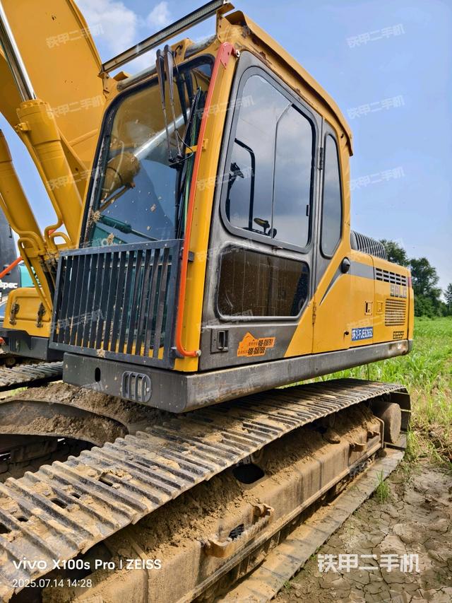 駕駛室整體（整機外觀）