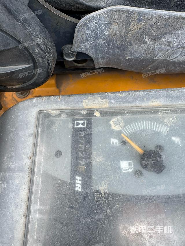 駕駛室整體(整機(jī)外觀) 駕駛室整體(整機(jī)外觀)