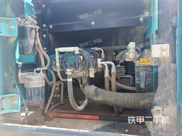 液壓泵艙室正面整體(整機(jī)外觀) 液壓泵艙室正面整體(整機(jī)外觀)