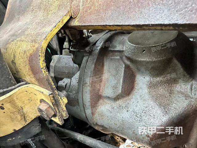 回转马达和主控阀（整机外观）