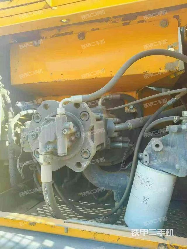 液壓泵艙室正面整體(整機外觀) 液壓泵艙室正面整體(整機外觀)