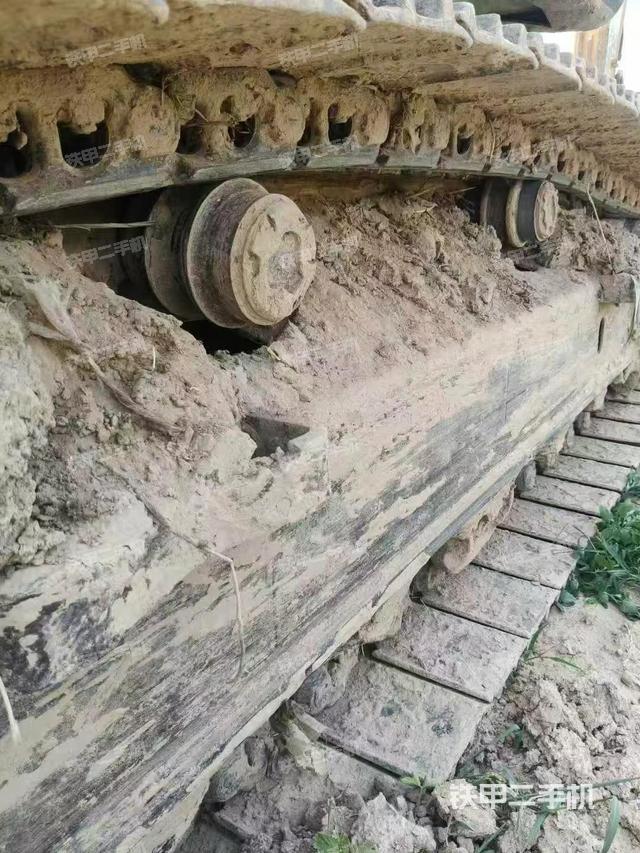 单侧履带整体(整机外观) 单侧履带整体(整机外观)