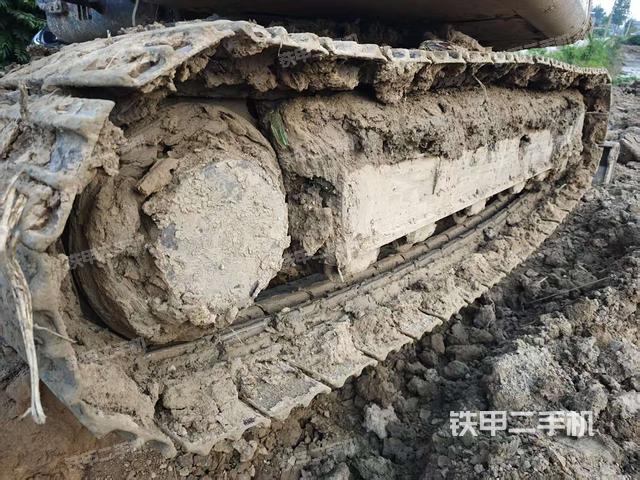 单侧履带整体(整机外观) 单侧履带整体(整机外观)