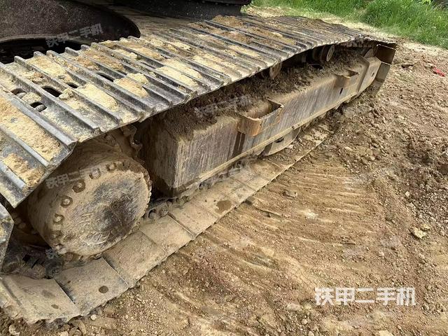 单侧履带整体(整机外观) 单侧履带整体(整机外观)