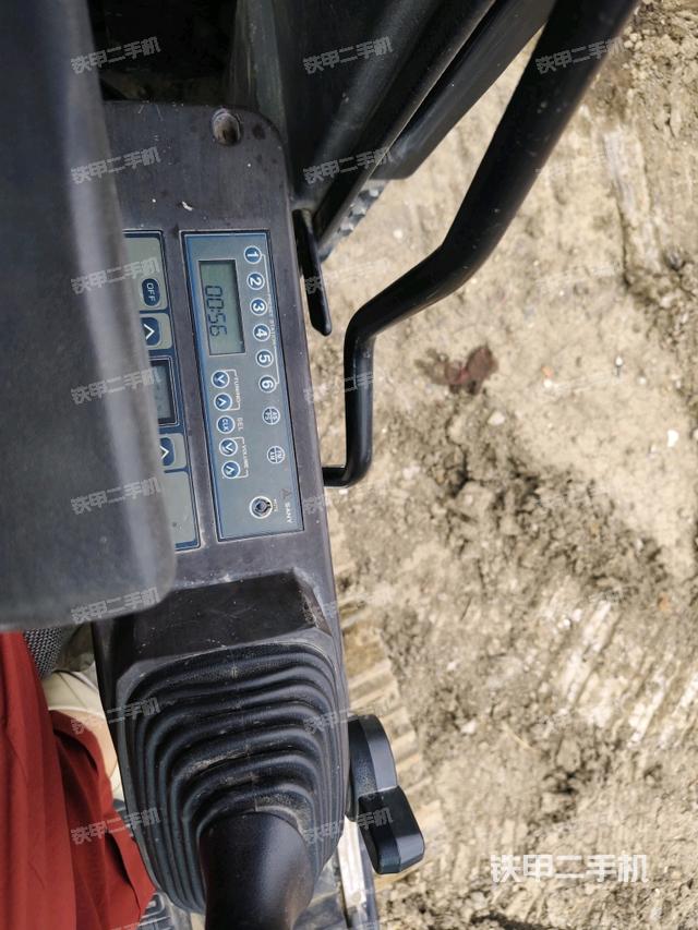 座椅左侧控制台/音响/含左手柄（驾驶室部分）