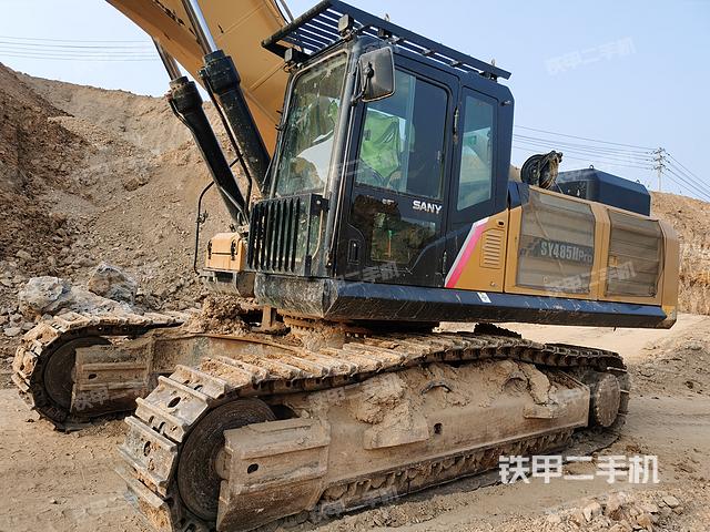 駕駛室整體(整機(jī)外觀) 駕駛室整體(整機(jī)外觀)