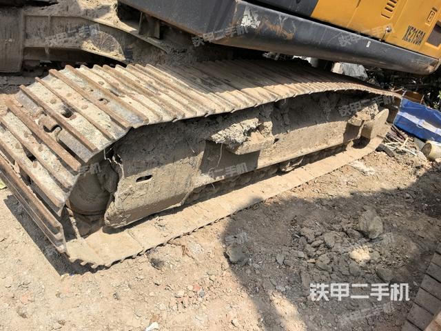 單側(cè)履帶整體(整機(jī)外觀) 單側(cè)履帶整體(整機(jī)外觀)