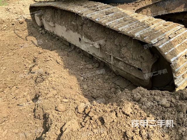 单侧履带整体(整机外观) 单侧履带整体(整机外观)