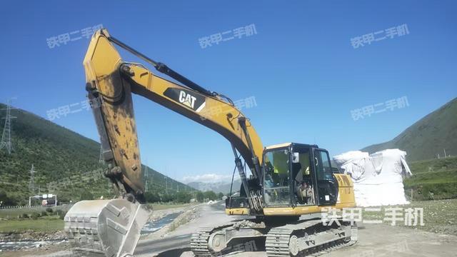卡特彼勒323D2L挖掘機