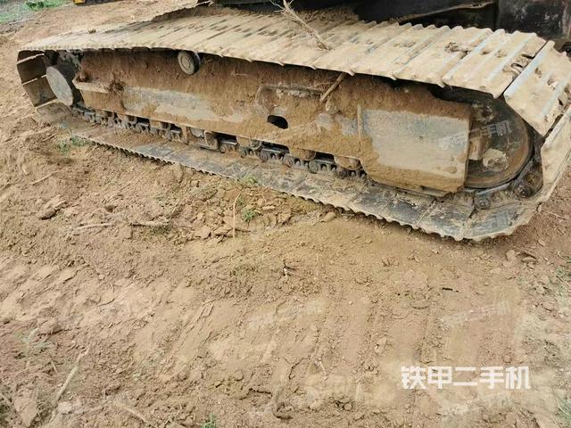 单侧履带整体(整机外观) 单侧履带整体(整机外观)