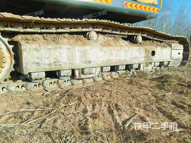 单侧履带整体(整机外观) 单侧履带整体(整机外观)
