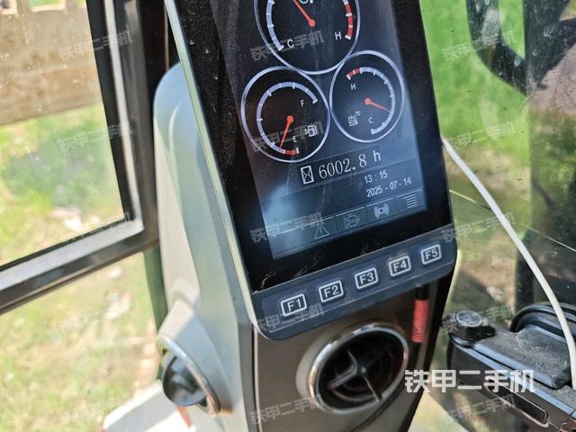 显示屏 (驾驶室部分) 显示屏 (驾驶室部分)