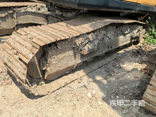 单侧履带整体(整机外观) 单侧履带整体(整机外观)