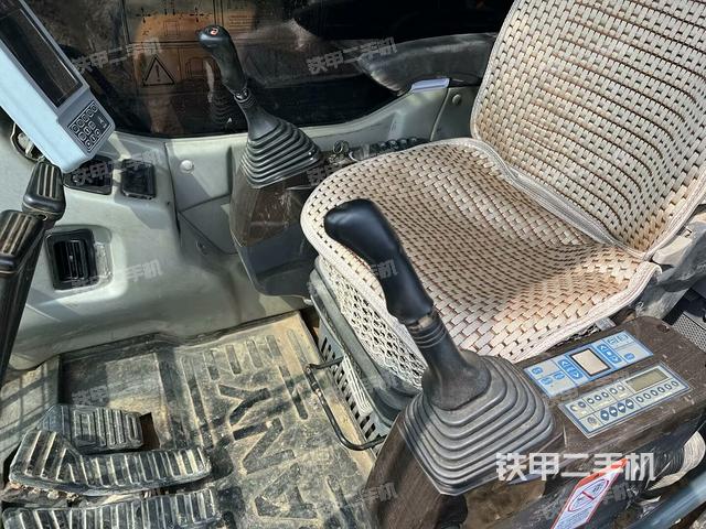 驾驶室整体(整机外观) 驾驶室整体(整机外观)