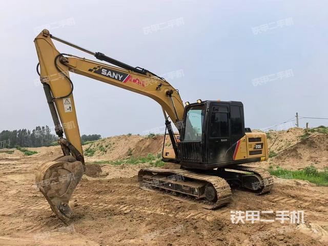 三一重工SY135C挖掘機(jī)